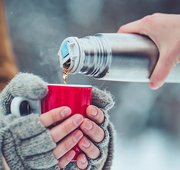 Pha trà hay cà phê trong bình giữ nhiệt có an toàn cho sức khỏe?