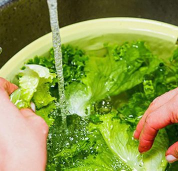 Cách rửa rau như thế nào để loại bỏ thuốc trừ sâu gây hại