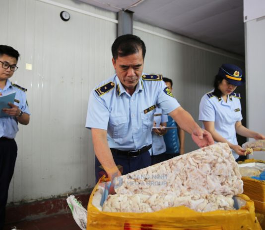 Quảng Ninh: Phát hiện và tạm giữ hơn 2 tấn thực phẩm không rõ nguồn gốc