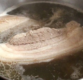 Sai lầm tai hại khi luộc thịt, 90% bà nội trợ mắc phải