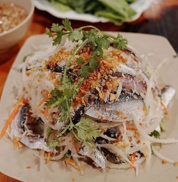 Nguy hại tiềm ẩn ăn gỏi cá sống