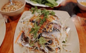 Tác hại tiềm ẩn từ việc ăn gỏi cá sống