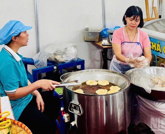 Phiên chợ nông sản, đặc sản vùng miền năm 2025 hấp dẫn người dân Thủ đô