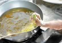 Lý do nên vắt chanh vào chảo dầu khi chiên rán