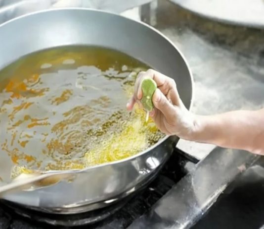 Lý do nên vắt chanh vào chảo dầu khi chiên rán