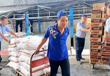 ‘Bán không lợi nhuận, giảm giá’ – sự trợ lực thiết thực cho vùng mưa lũ