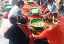 Người dân xã Gào thức đêm gói bánh chưng, hướng về đồng bào vùng lũ