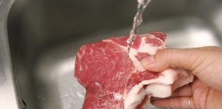 Sai lầm tai hại khi luộc thịt, 90% bà nội trợ mắc phải