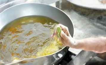 Lý do nên vắt chanh vào chảo dầu khi chiên rán