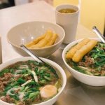 Thực hư tin đồn vừa ăn phở vừa uống trà đá gây ung thư?