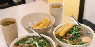 Thực hư tin đồn vừa ăn phở vừa uống trà đá gây ung thư?