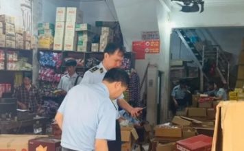 Hà Nội tạm giữ hàng trăm hộp kẹo không rõ nguồn gốc