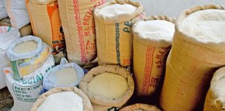 Giá gạo Ấn Độ, Thái Lan giảm nhẹ