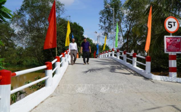 Lão nông với hành trình 20 năm xây hàng trăm cây cầu nông thôn