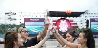 Bia nội địa vẫn được ưu ái trong bối cảnh tiêu dùng mới nhờ lợi thế thấu hiểu về văn hóa