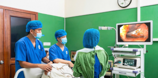 Người phụ nữ suýt thủng thực quản vì uống thuốc sai cách